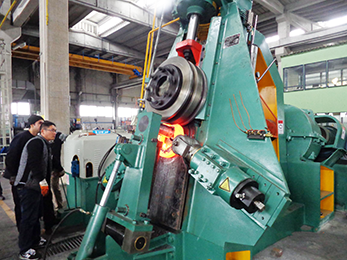 Ring rolling machine drives the development of ring forgings